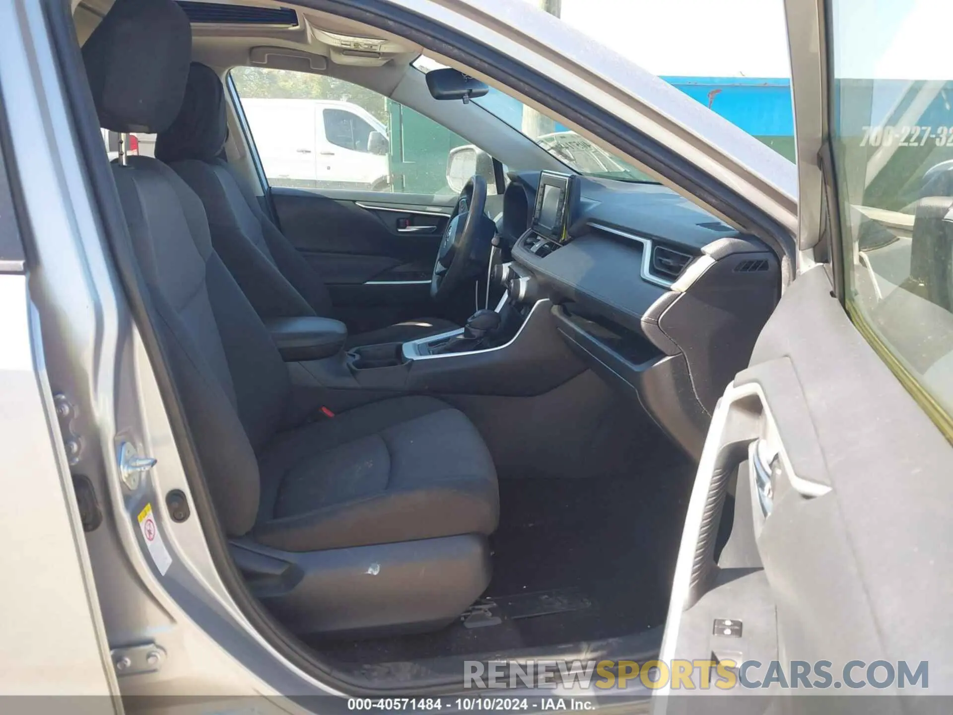 5 Photograph of a damaged car JTMW1RFV9KD015154 TOYOTA RAV4 2019