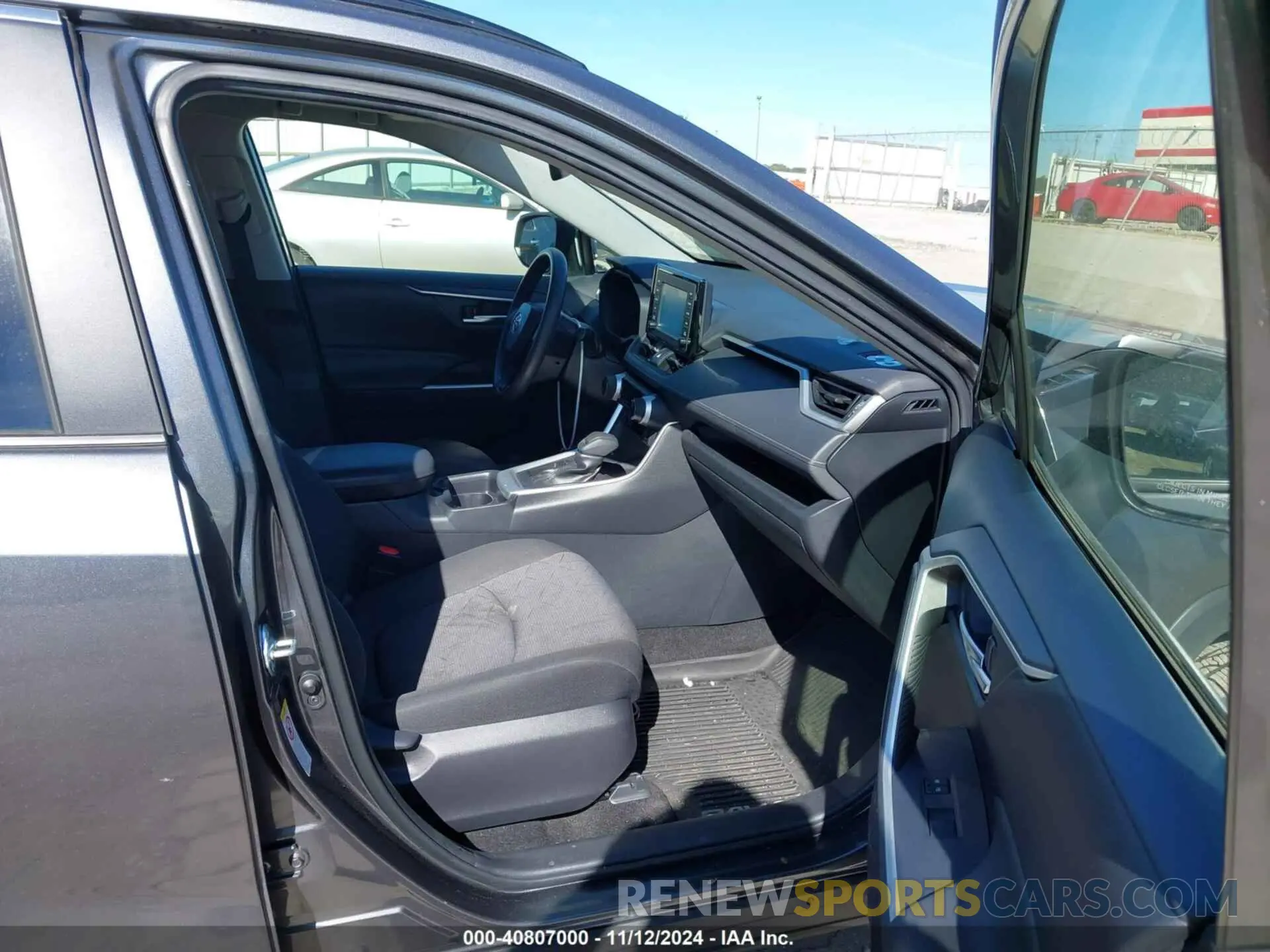 5 Photograph of a damaged car JTMW1RFV9KD506470 TOYOTA RAV4 2019