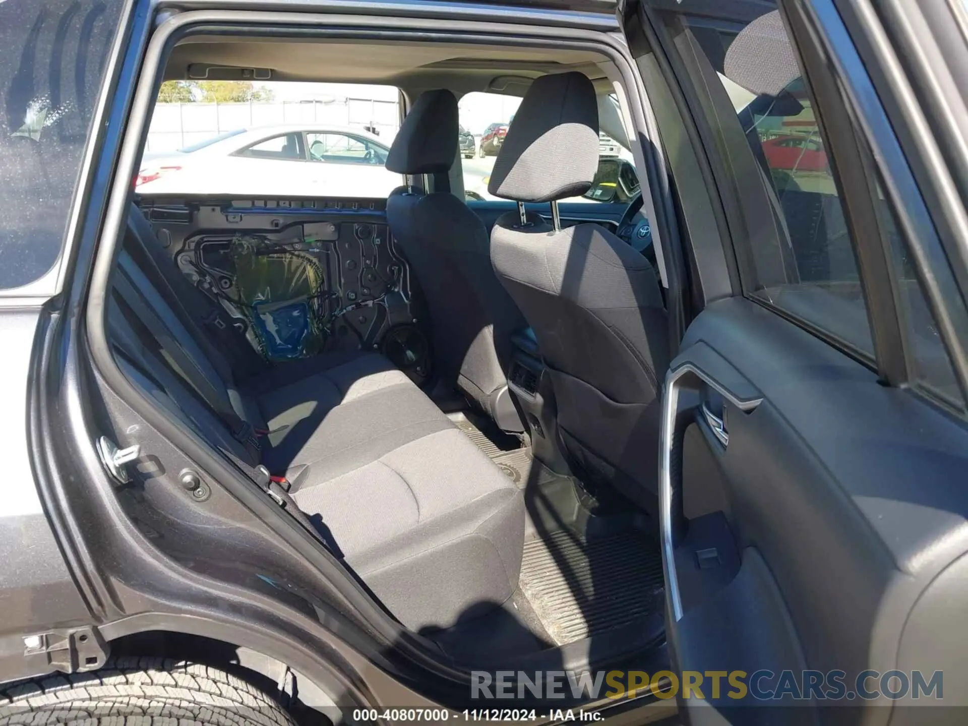 8 Photograph of a damaged car JTMW1RFV9KD506470 TOYOTA RAV4 2019