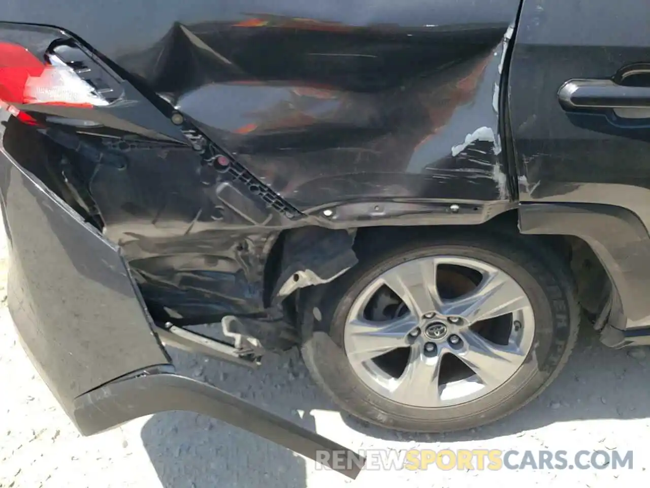 9 Photograph of a damaged car JTMW1RFVXKD008326 TOYOTA RAV4 2019