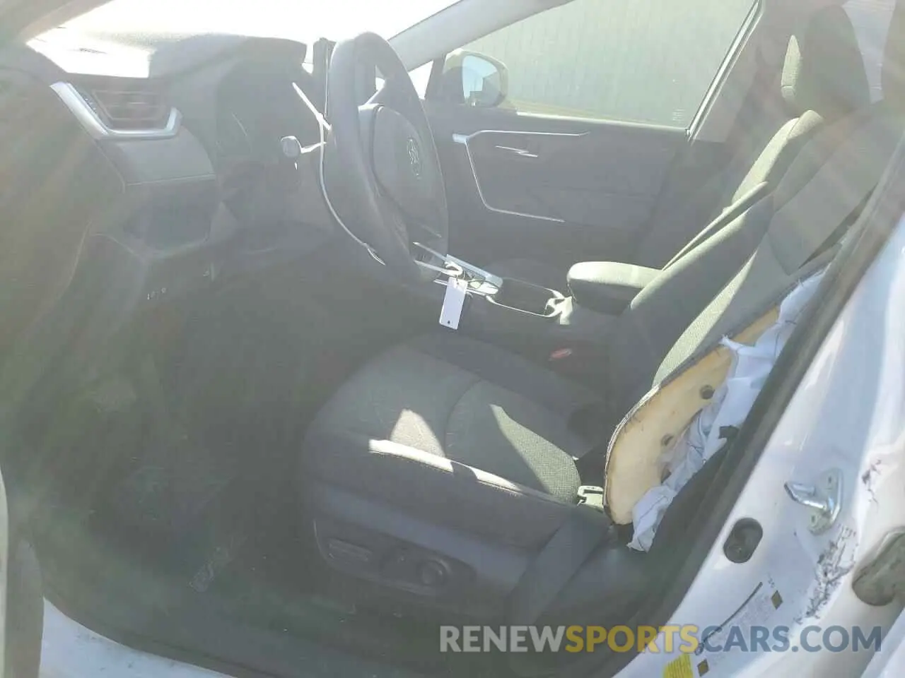 7 Photograph of a damaged car JTMW1RFVXKD035056 TOYOTA RAV4 2019