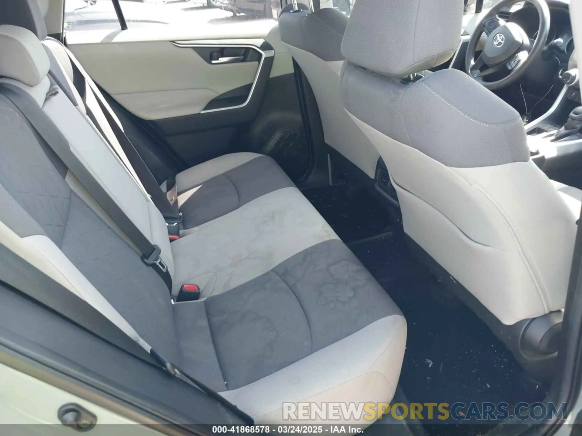 8 Photograph of a damaged car JTMW1RFVXKD035994 TOYOTA RAV4 2019
