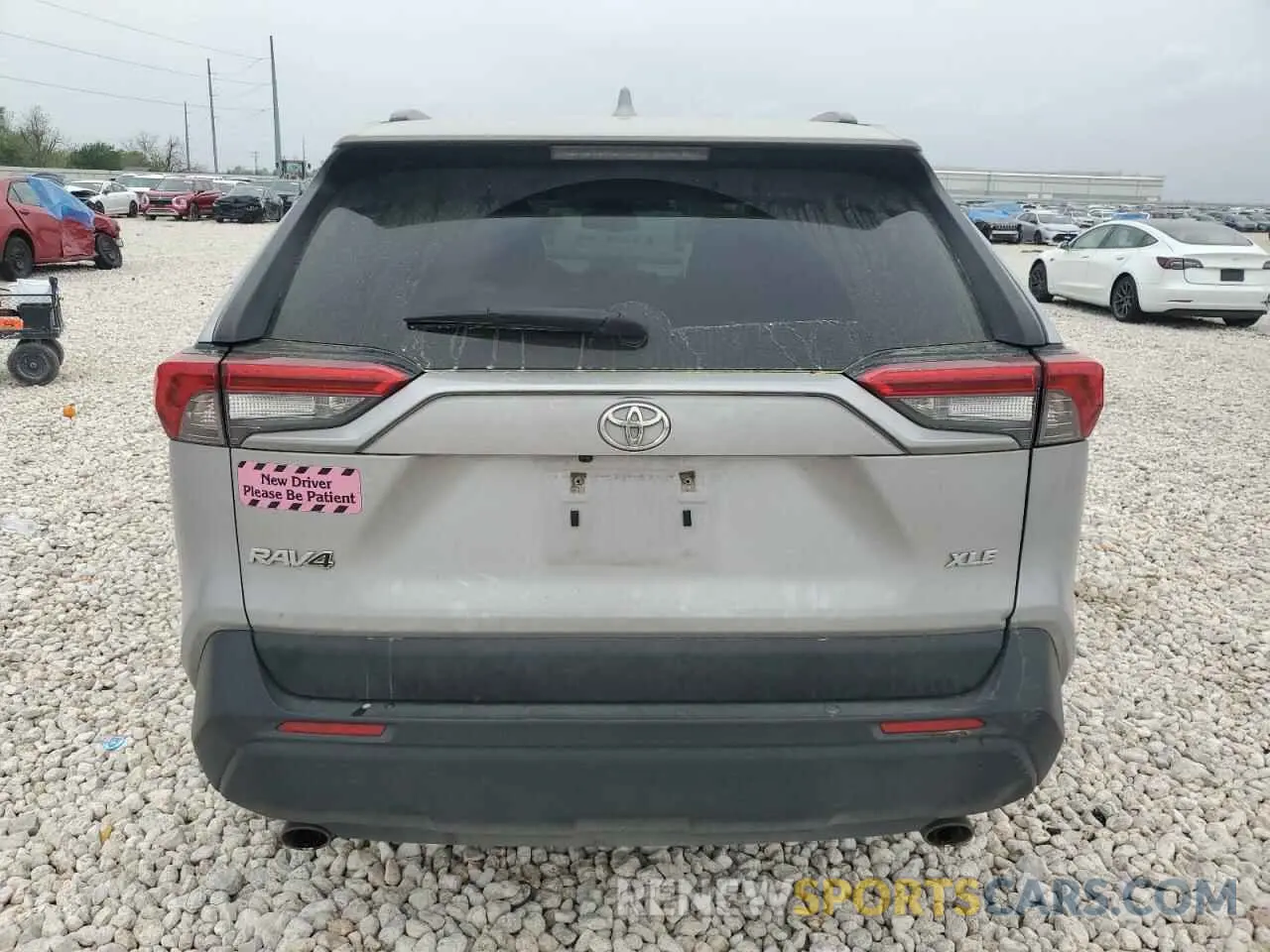 6 Photograph of a damaged car JTMW1RFVXKD500418 TOYOTA RAV4 2019