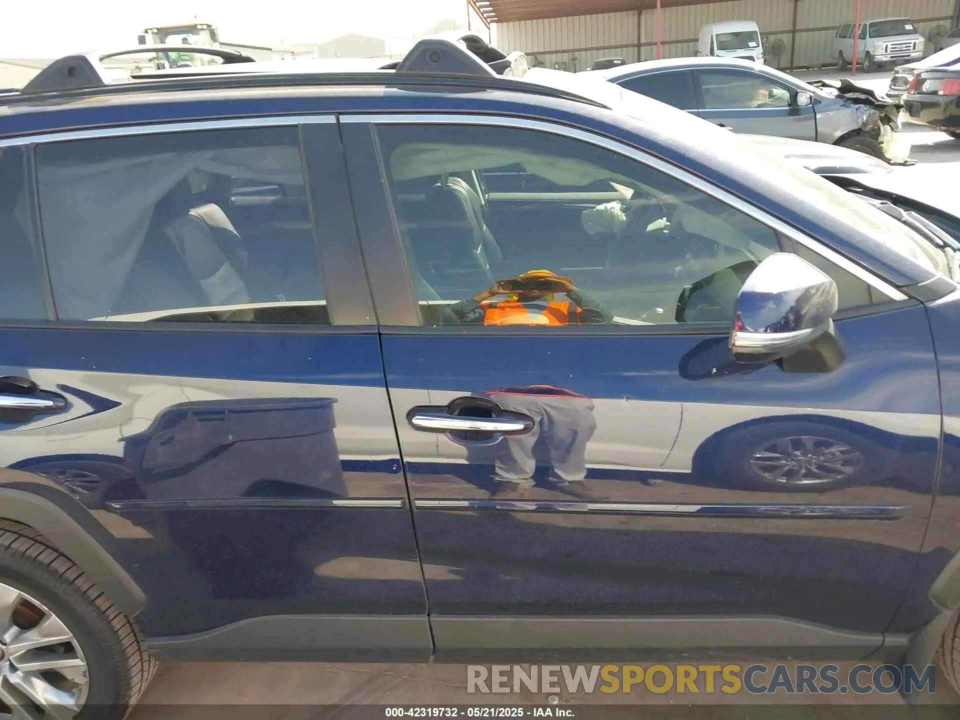 14 Photograph of a damaged car JTMY1RFV0KD514689 TOYOTA RAV4 2019