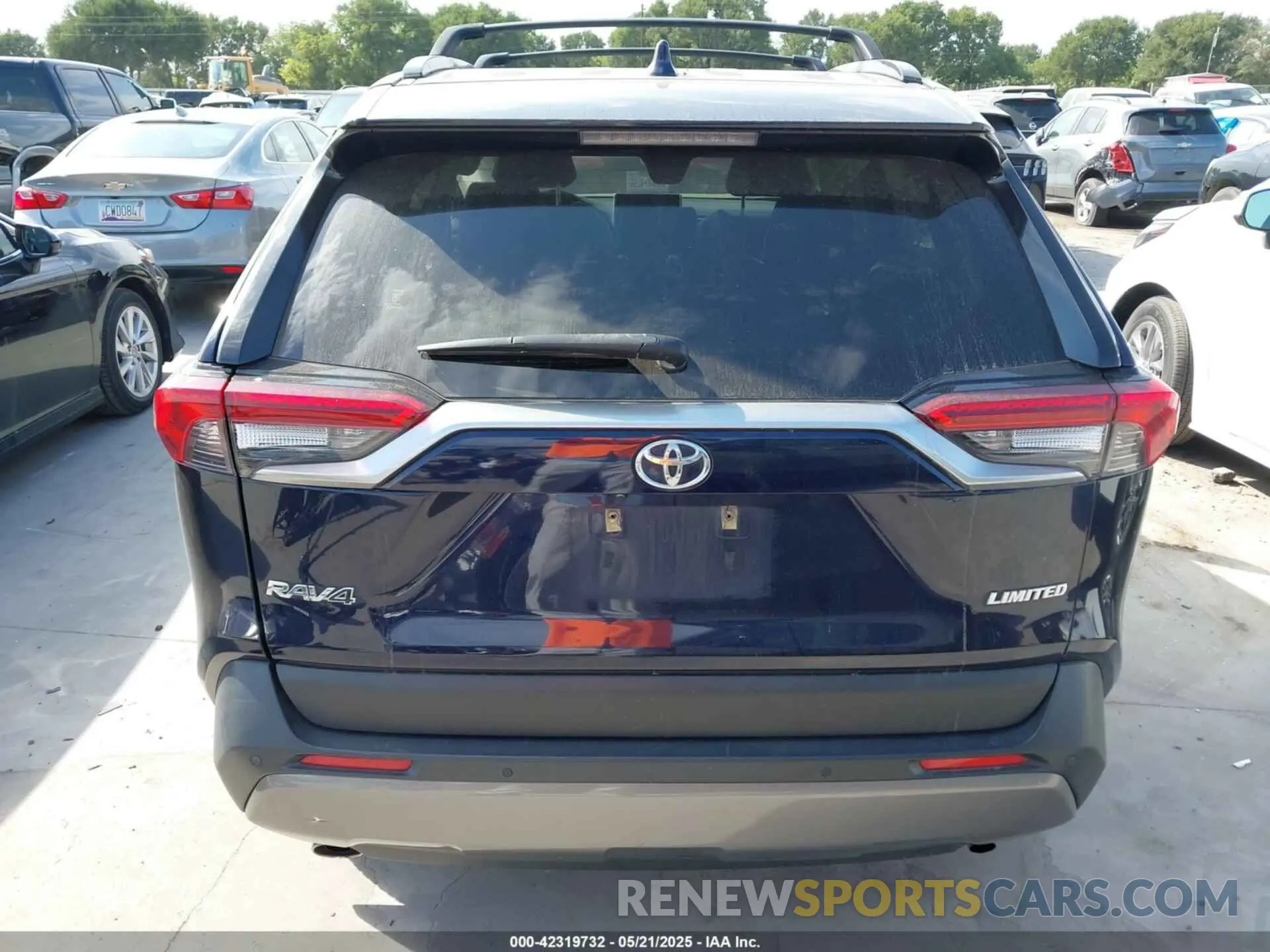 17 Photograph of a damaged car JTMY1RFV0KD514689 TOYOTA RAV4 2019