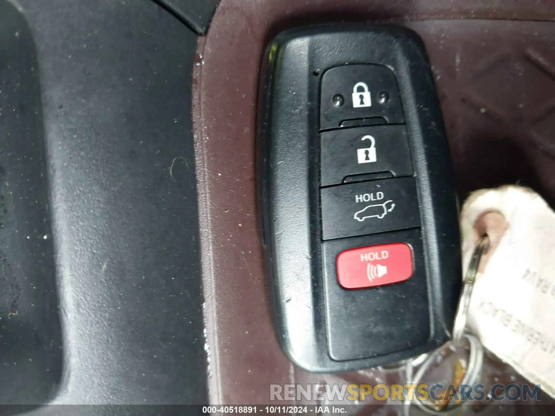 11 Photograph of a damaged car JTMY1RFV1KD500865 TOYOTA RAV4 2019