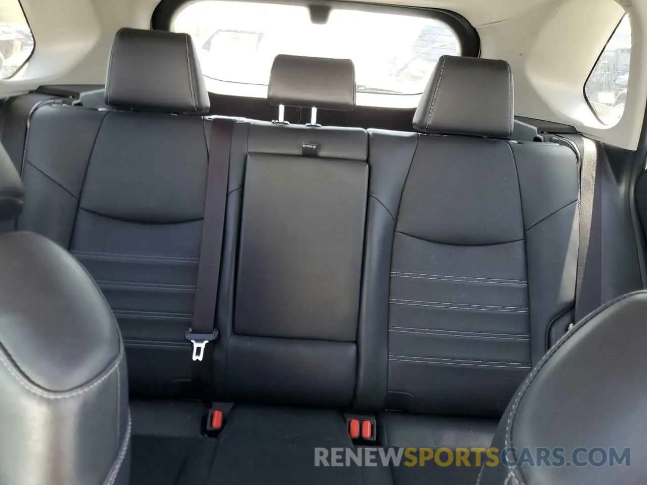 10 Photograph of a damaged car JTMY1RFV5KD039220 TOYOTA RAV4 2019