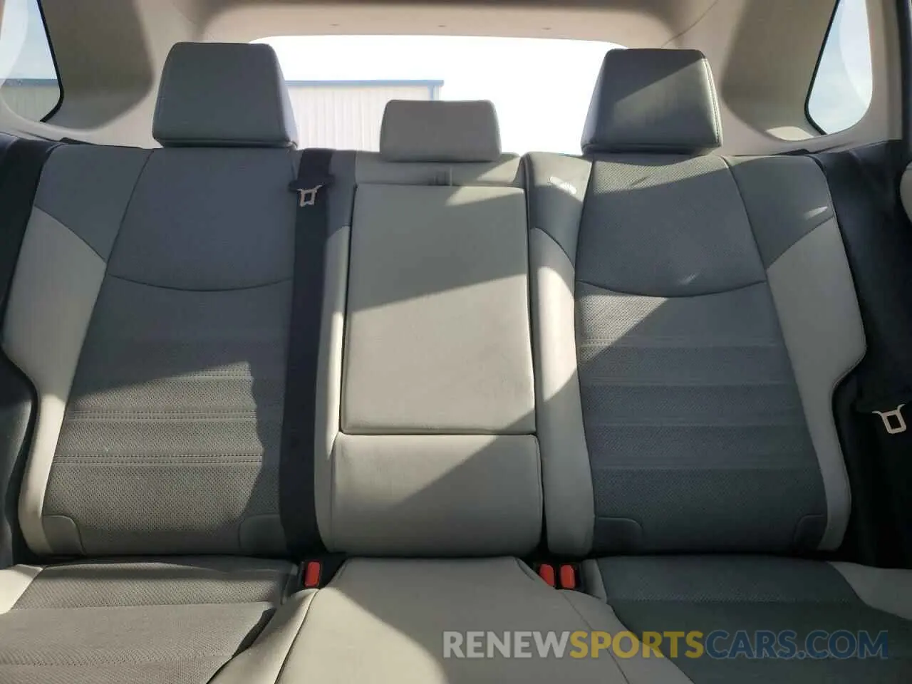 10 Photograph of a damaged car JTMY1RFV5KD508421 TOYOTA RAV4 2019