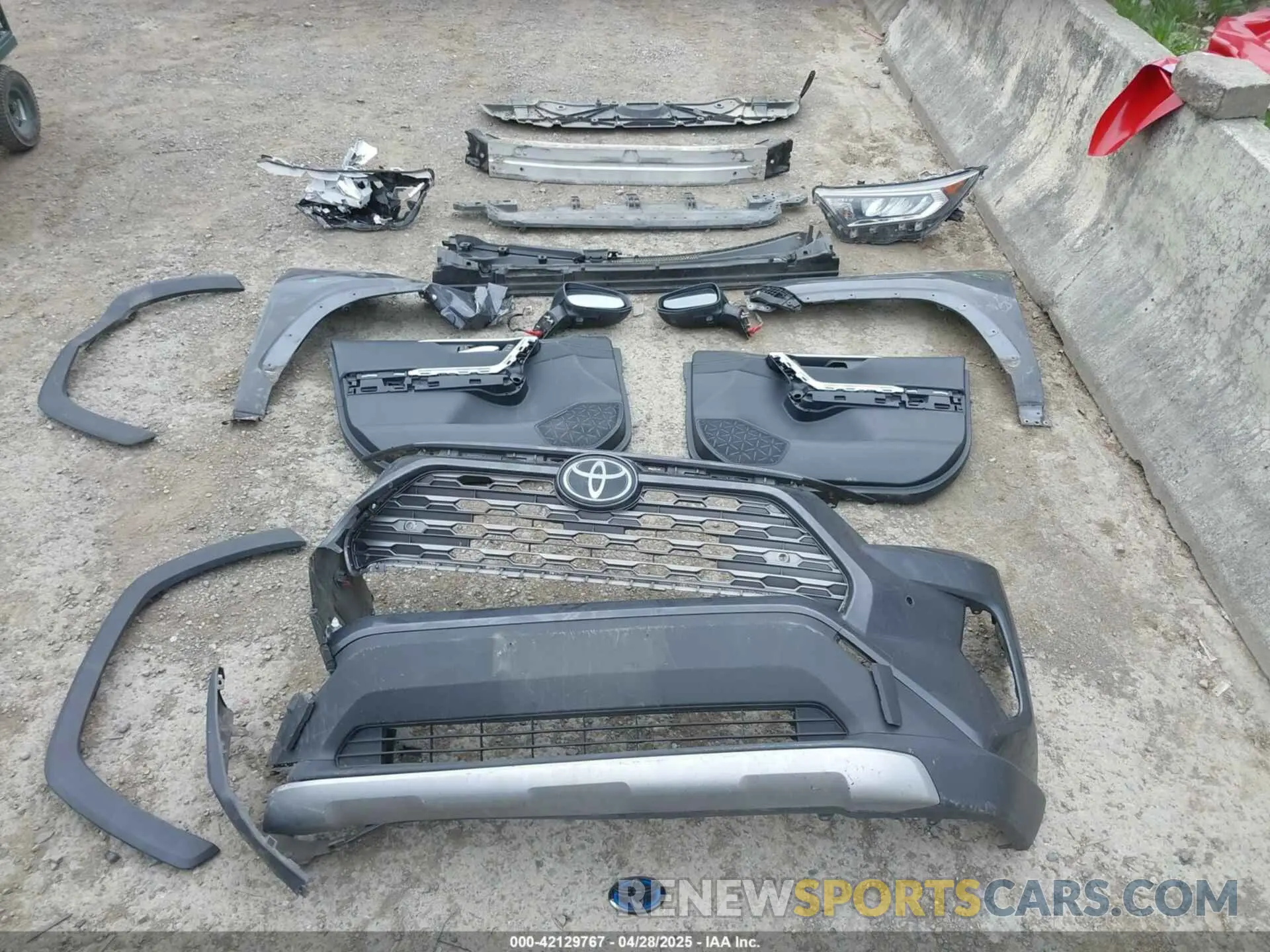 12 Photograph of a damaged car JTMY1RFV6KD031787 TOYOTA RAV4 2019