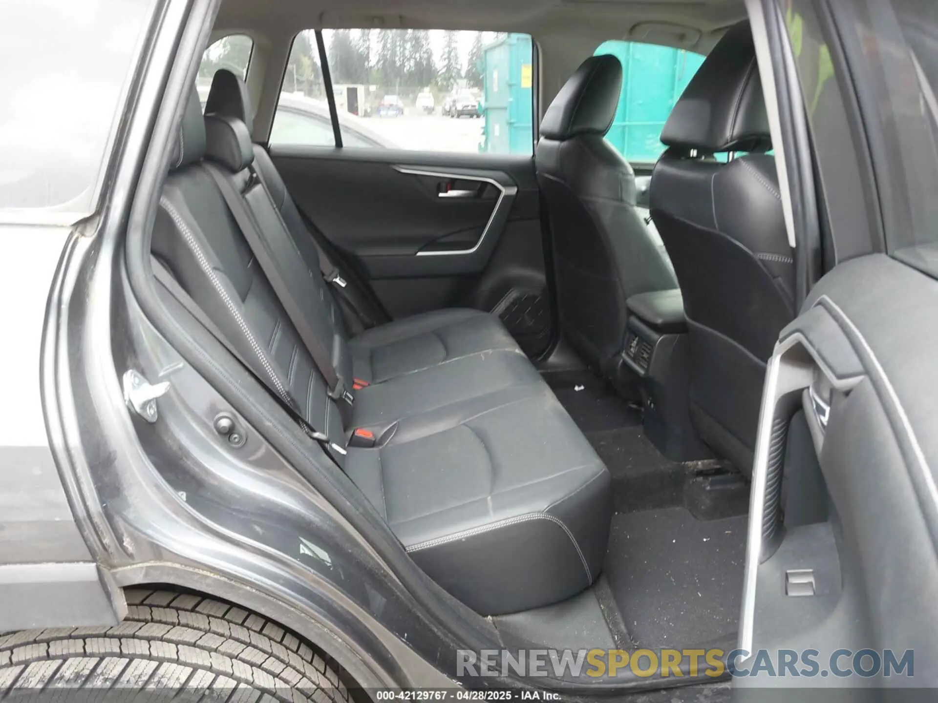 8 Photograph of a damaged car JTMY1RFV6KD031787 TOYOTA RAV4 2019