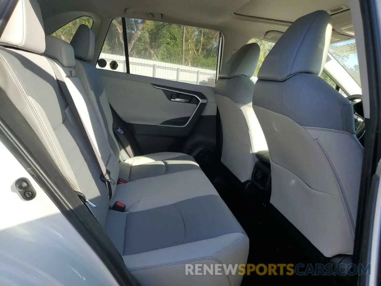 11 Photograph of a damaged car JTMY1RFV7KD008213 TOYOTA RAV4 2019