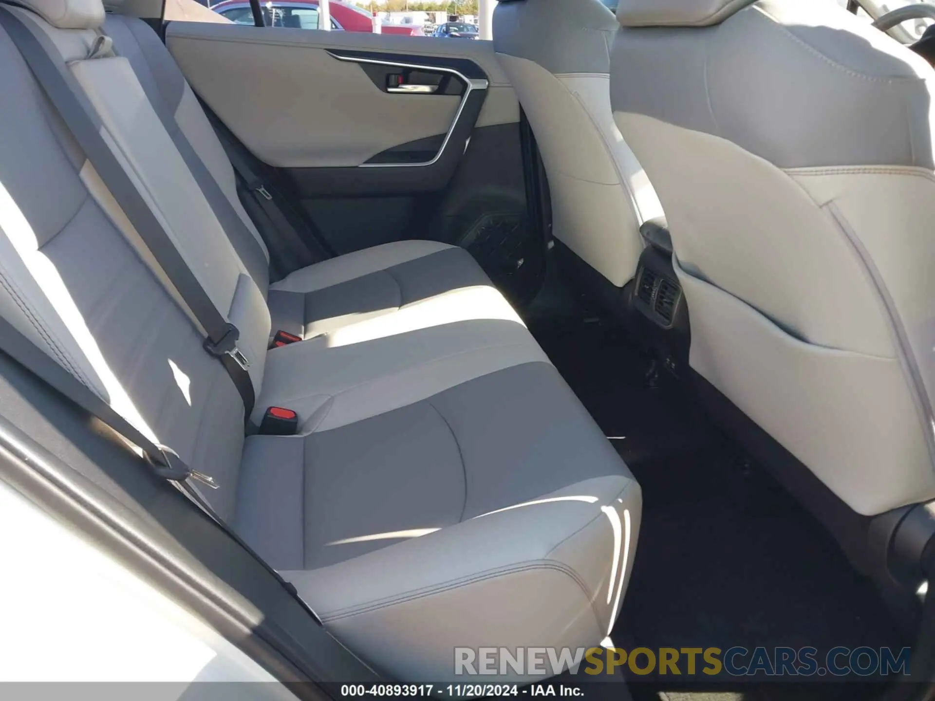 8 Photograph of a damaged car JTMY1RFV9KD516103 TOYOTA RAV4 2019