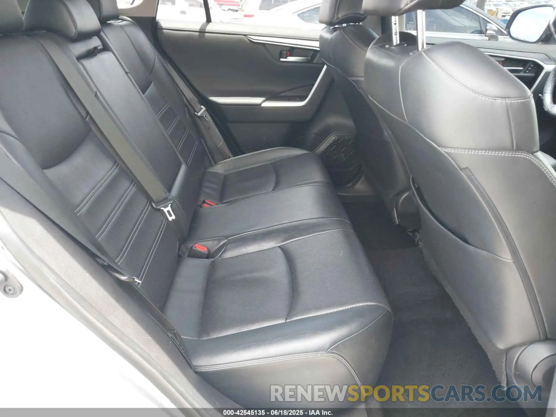 8 Photograph of a damaged car JTMY1RFVXKD503506 TOYOTA RAV4 2019