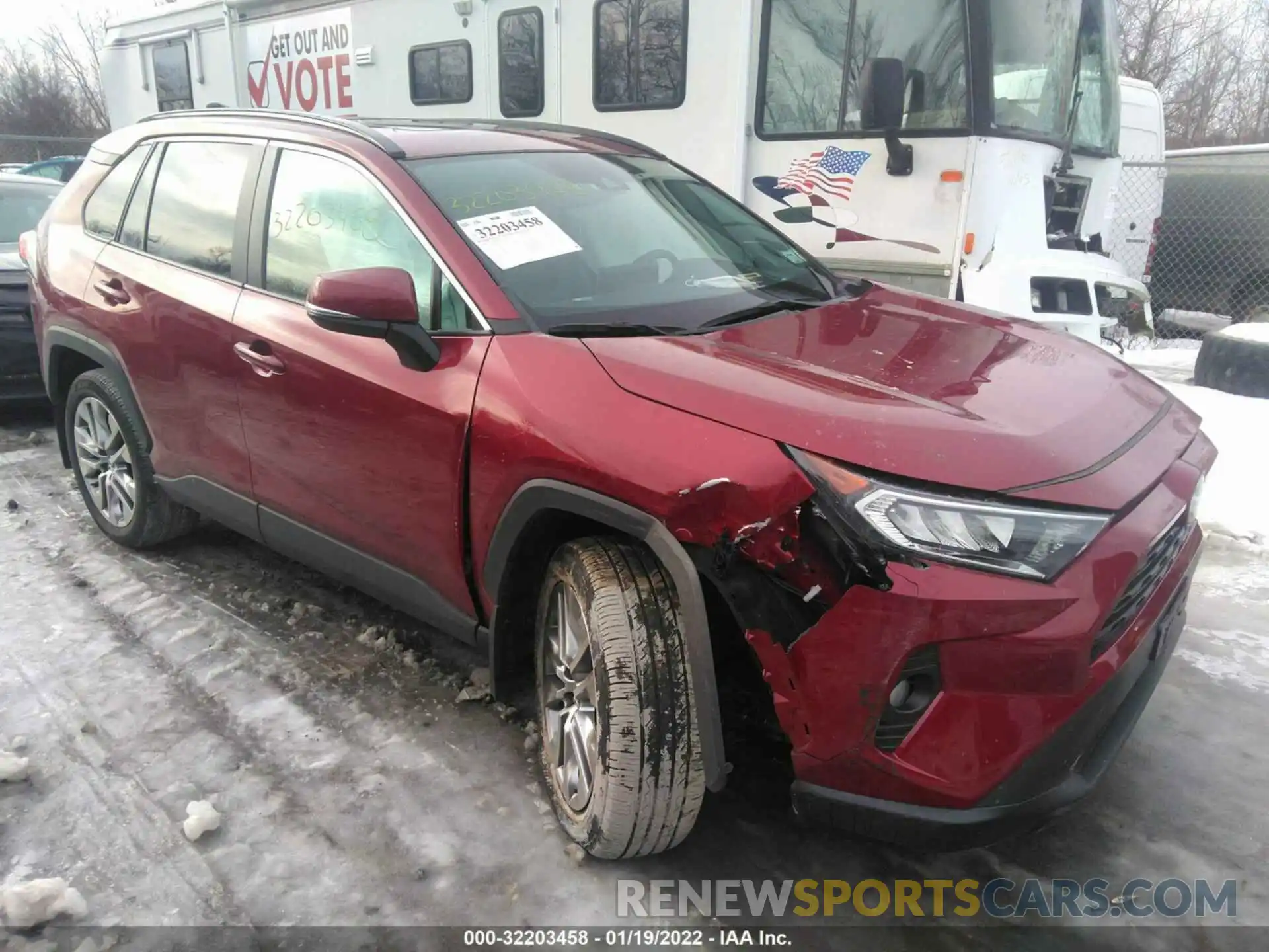 1 Photograph of a damaged car 2T3A1RFV0LC061696 TOYOTA RAV4 2020