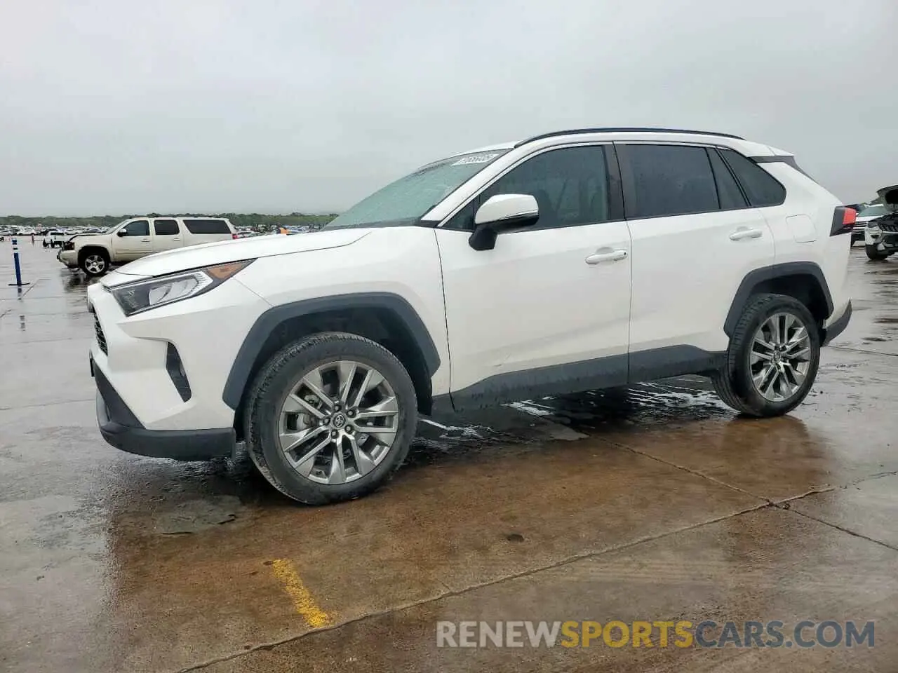 1 Photograph of a damaged car 2T3A1RFV0LC085352 TOYOTA RAV4 2020