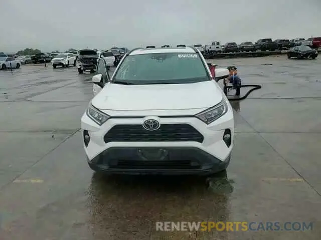11 Photograph of a damaged car 2T3A1RFV0LC085352 TOYOTA RAV4 2020