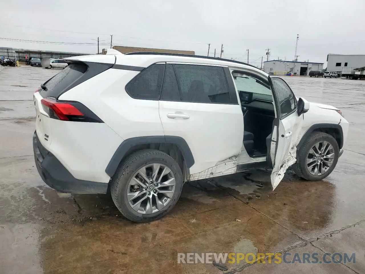 3 Photograph of a damaged car 2T3A1RFV0LC085352 TOYOTA RAV4 2020