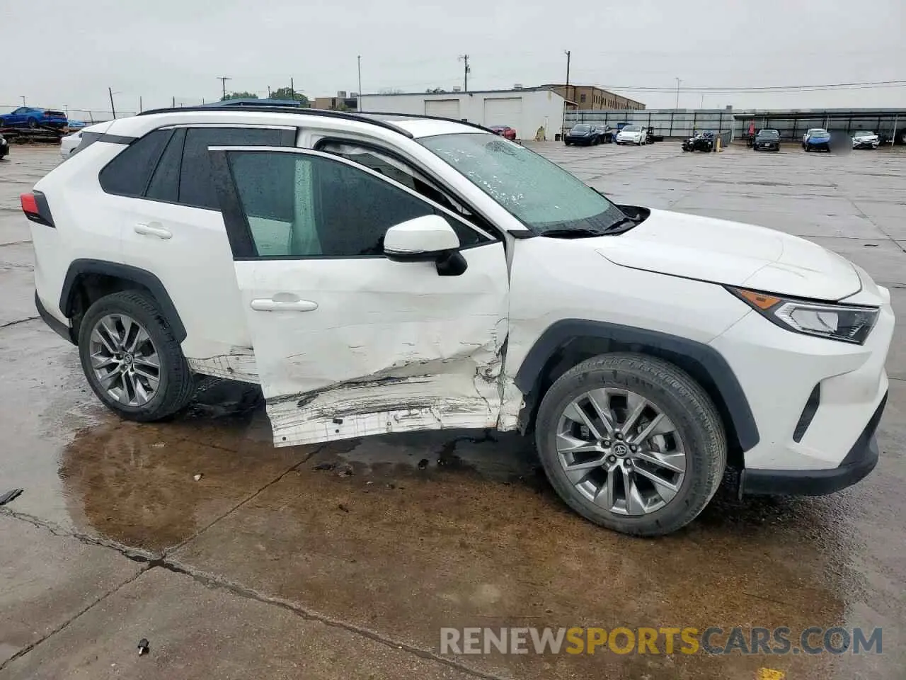 4 Photograph of a damaged car 2T3A1RFV0LC085352 TOYOTA RAV4 2020