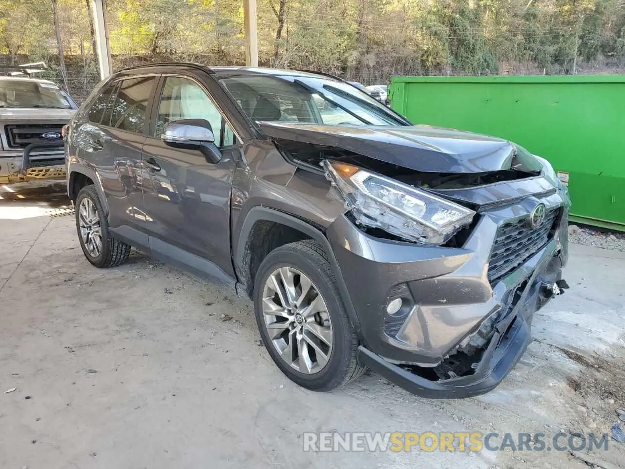 4 Photograph of a damaged car 2T3A1RFV0LW088461 TOYOTA RAV4 2020