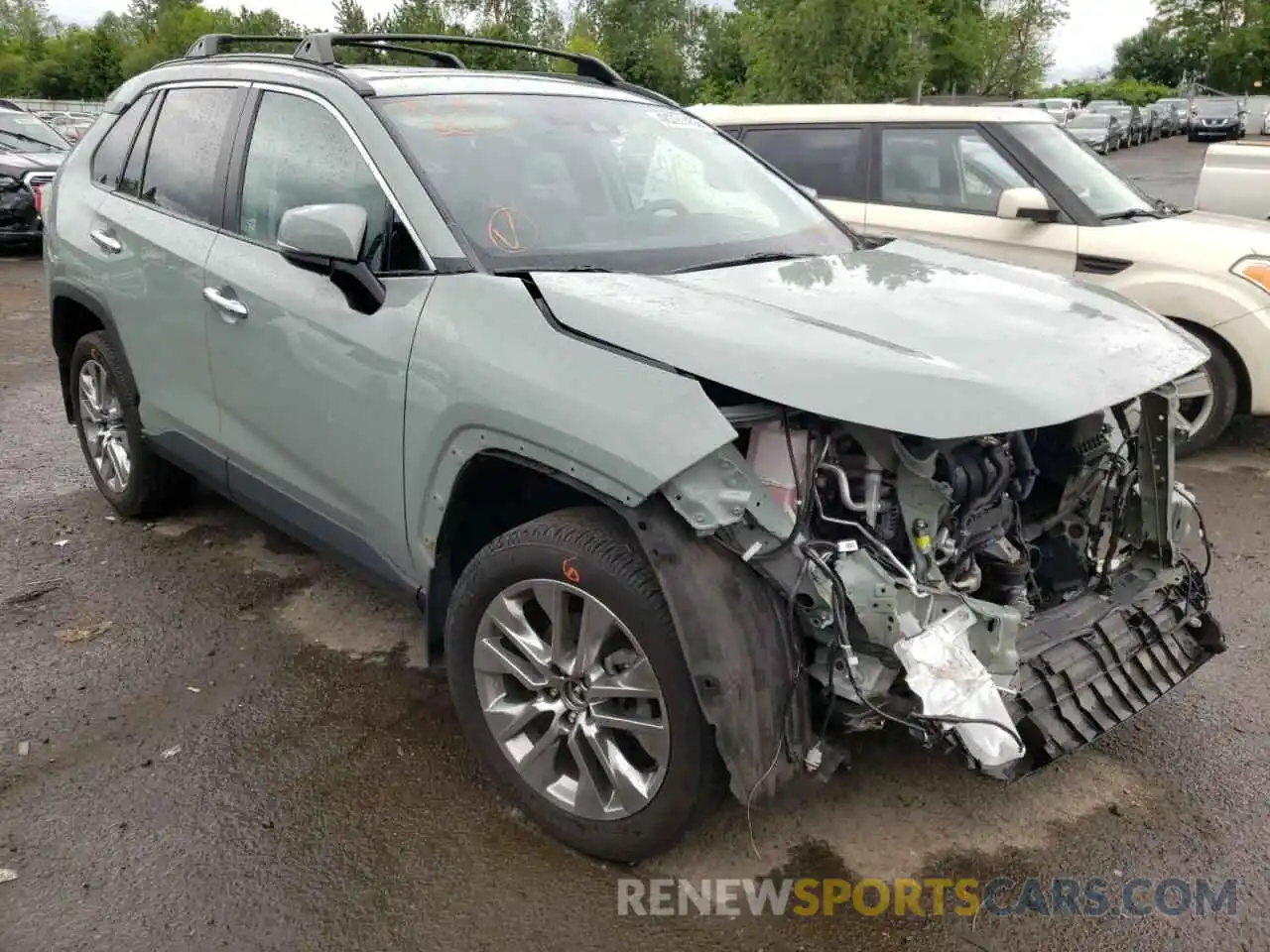 1 Photograph of a damaged car 2T3A1RFV0LW101922 TOYOTA RAV4 2020