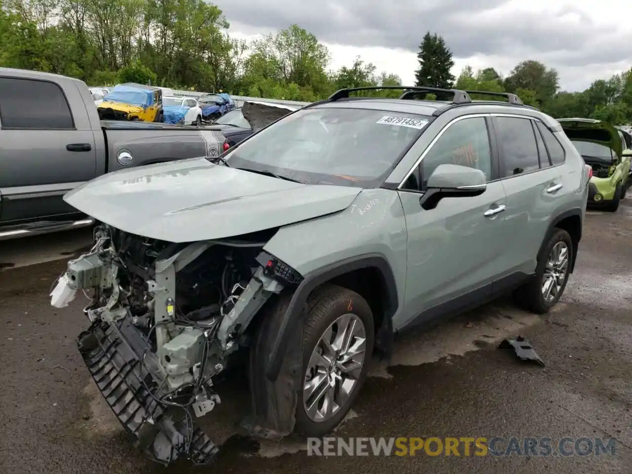 2 Photograph of a damaged car 2T3A1RFV0LW101922 TOYOTA RAV4 2020