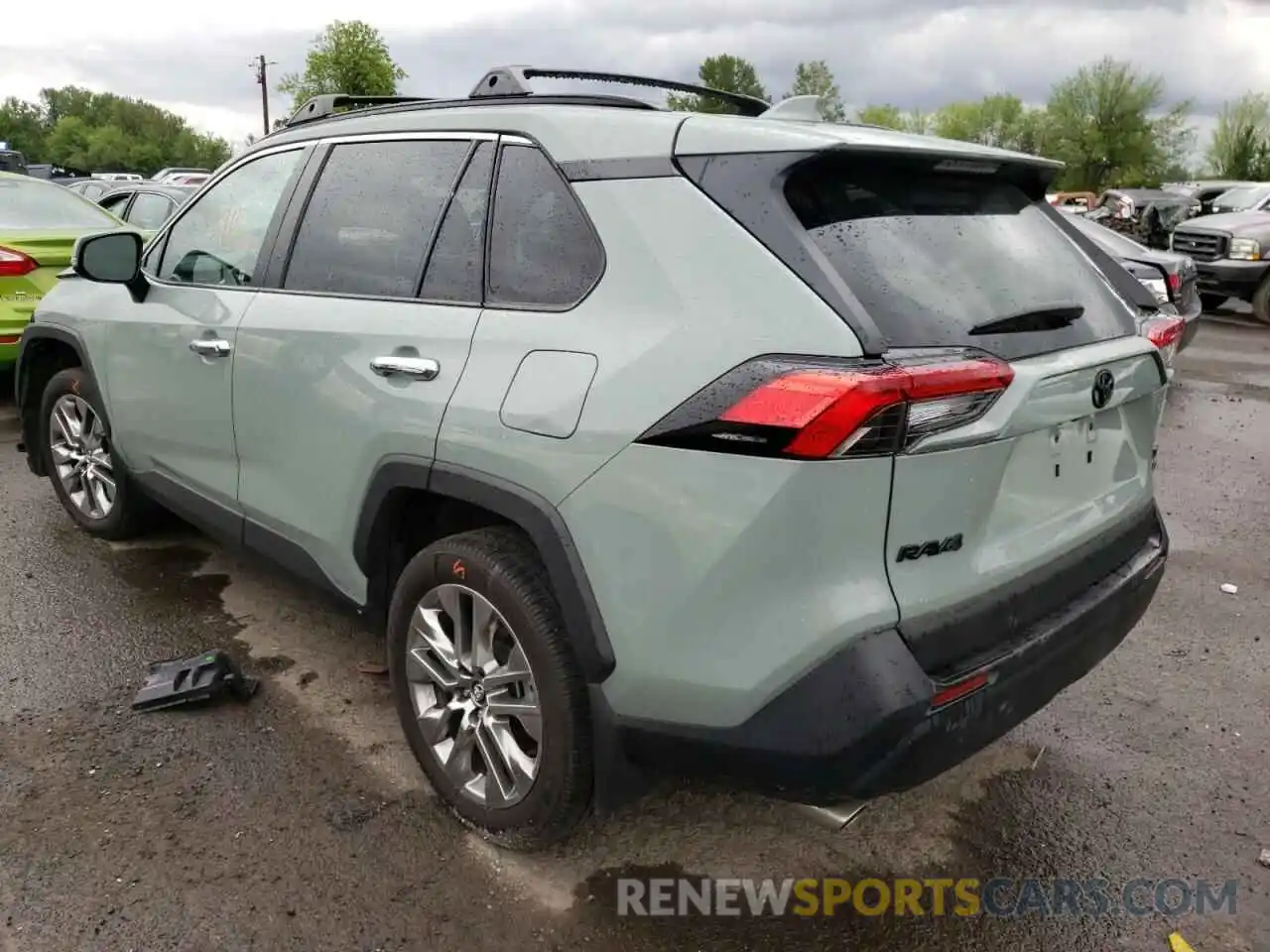 3 Photograph of a damaged car 2T3A1RFV0LW101922 TOYOTA RAV4 2020