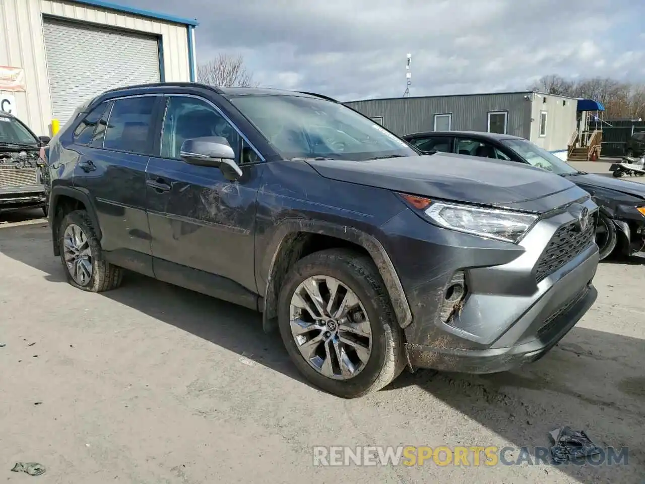 4 Photograph of a damaged car 2T3A1RFV0LW128621 TOYOTA RAV4 2020