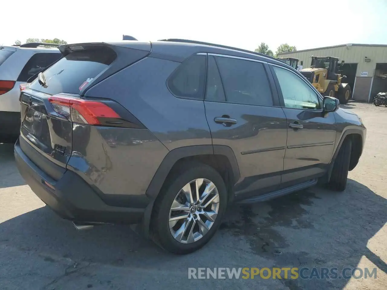 3 Photograph of a damaged car 2T3A1RFV0LW131261 TOYOTA RAV4 2020