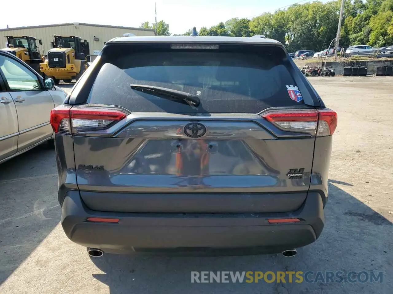 6 Photograph of a damaged car 2T3A1RFV0LW131261 TOYOTA RAV4 2020