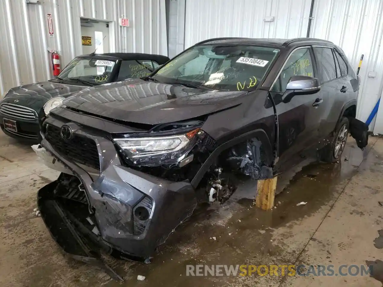 2 Photograph of a damaged car 2T3A1RFV0LW137433 TOYOTA RAV4 2020