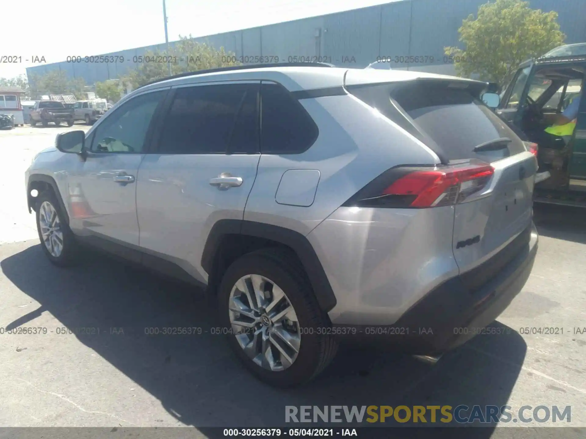 3 Photograph of a damaged car 2T3A1RFV1LC139452 TOYOTA RAV4 2020