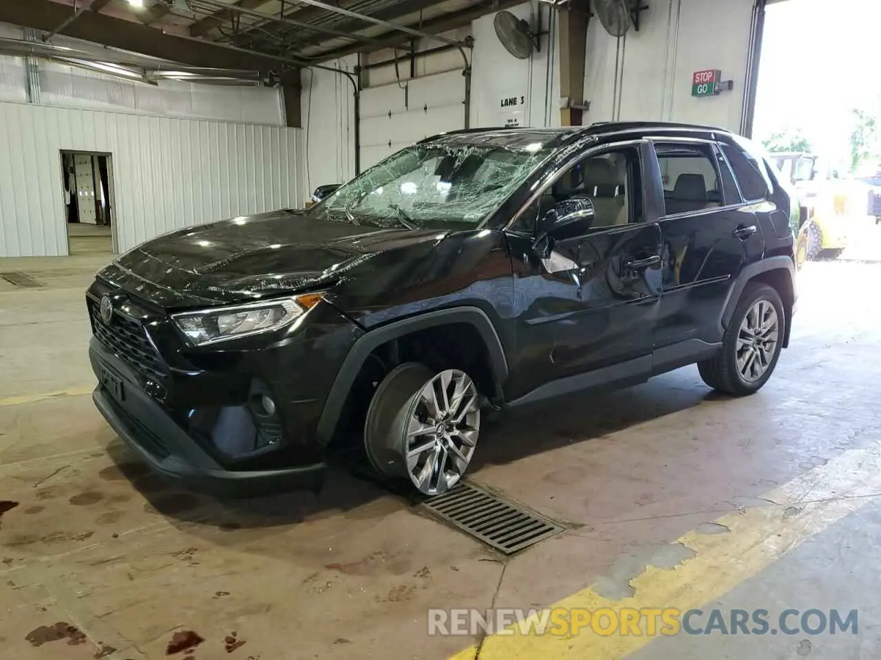 1 Photograph of a damaged car 2T3A1RFV1LW102481 TOYOTA RAV4 2020
