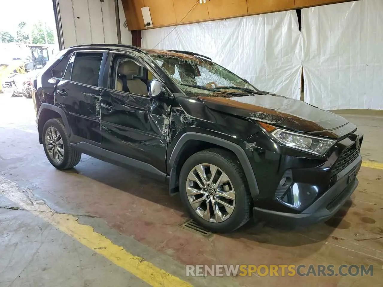4 Photograph of a damaged car 2T3A1RFV1LW102481 TOYOTA RAV4 2020