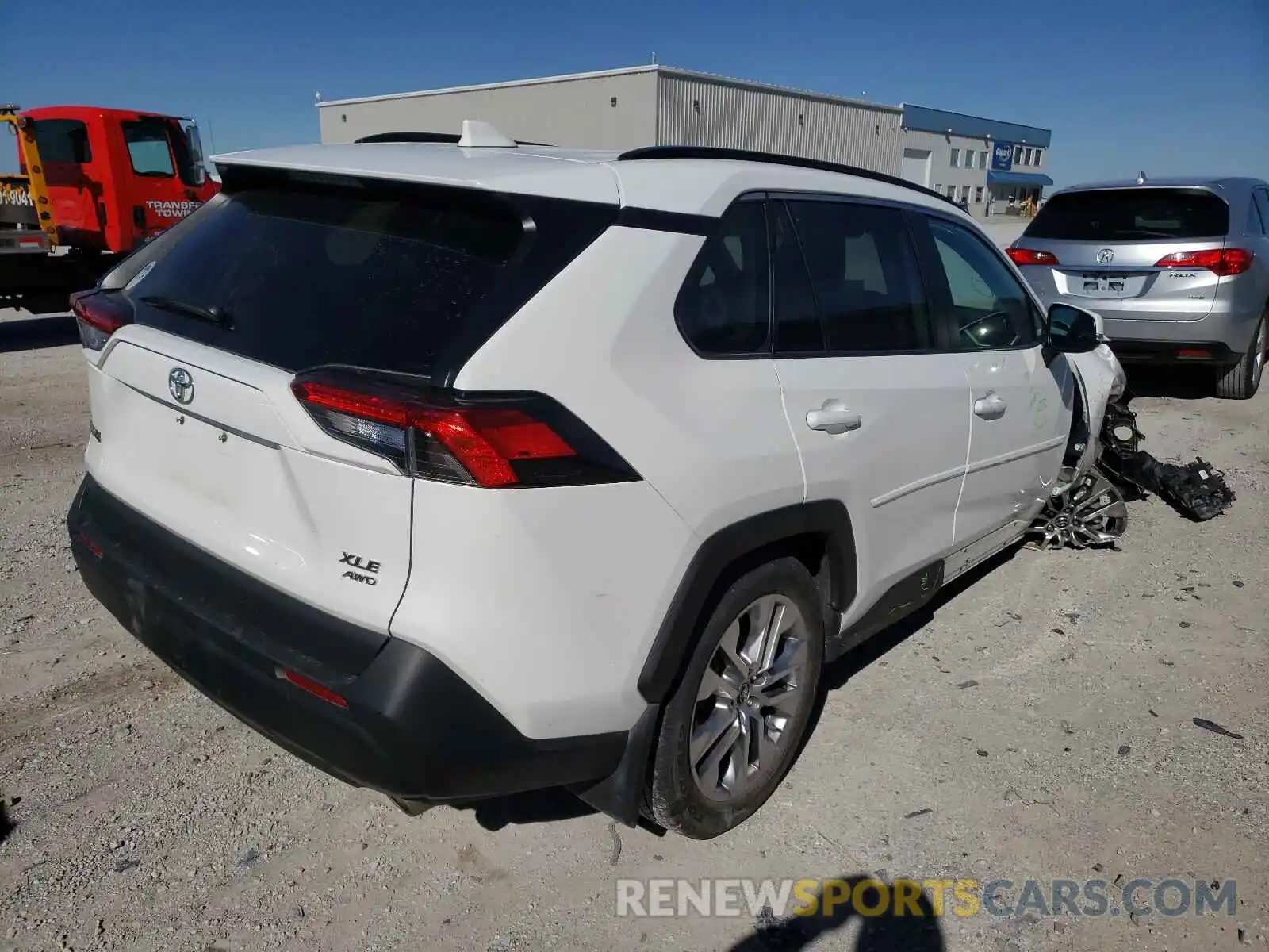 4 Photograph of a damaged car 2T3A1RFV1LW103906 TOYOTA RAV4 2020