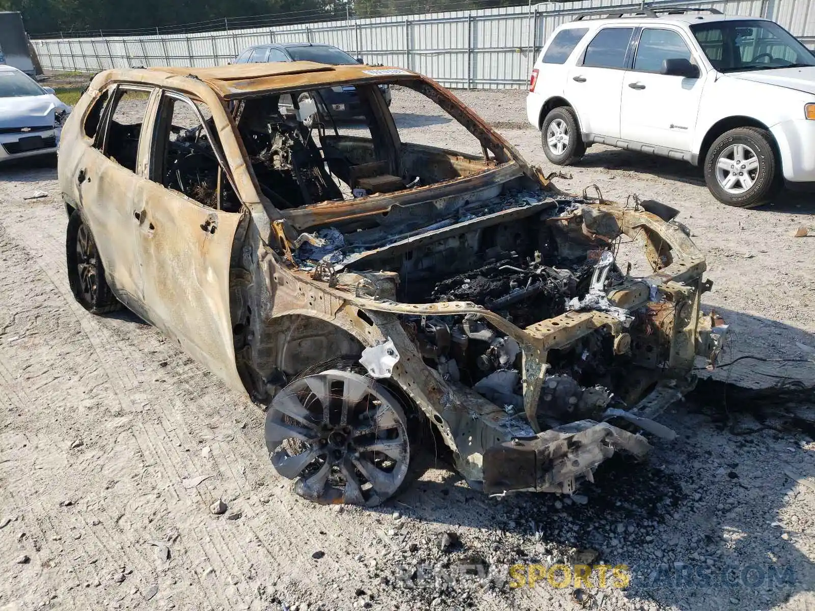 1 Photograph of a damaged car 2T3A1RFV1LW105204 TOYOTA RAV4 2020