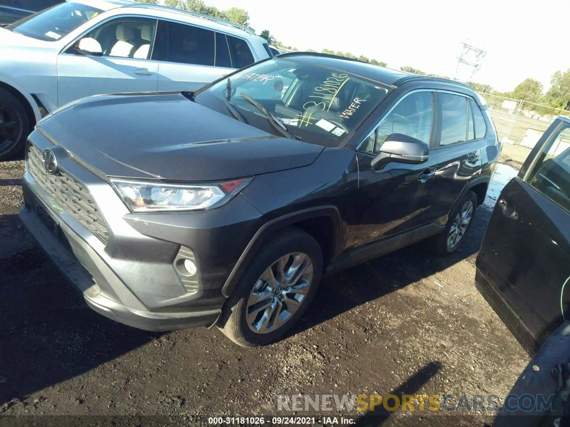 2 Photograph of a damaged car 2T3A1RFV1LW116591 TOYOTA RAV4 2020