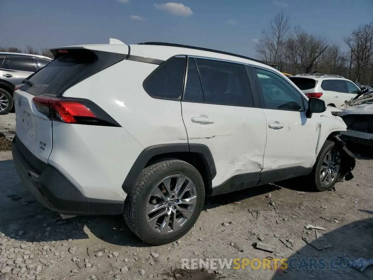 3 Photograph of a damaged car 2T3A1RFV1LW130216 TOYOTA RAV4 2020