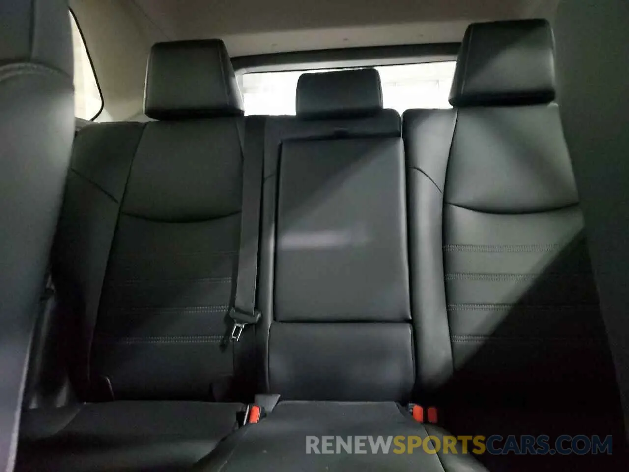 10 Photograph of a damaged car 2T3A1RFV1LW131818 TOYOTA RAV4 2020