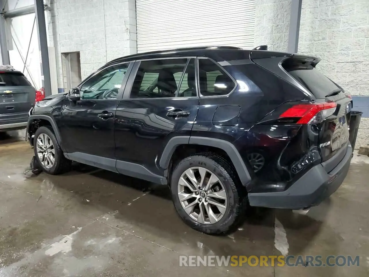 2 Photograph of a damaged car 2T3A1RFV1LW131818 TOYOTA RAV4 2020