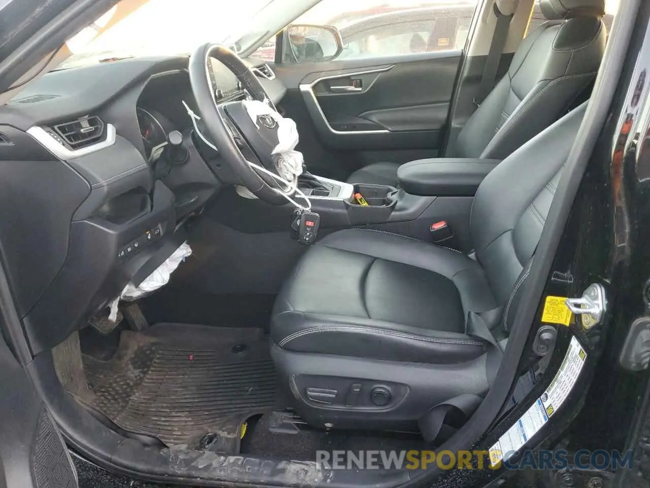 7 Photograph of a damaged car 2T3A1RFV1LW131818 TOYOTA RAV4 2020
