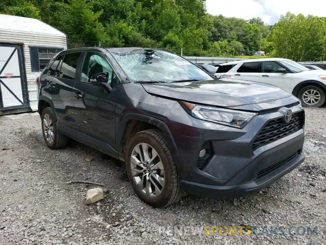 1 Photograph of a damaged car 2T3A1RFV1LW137246 TOYOTA RAV4 2020