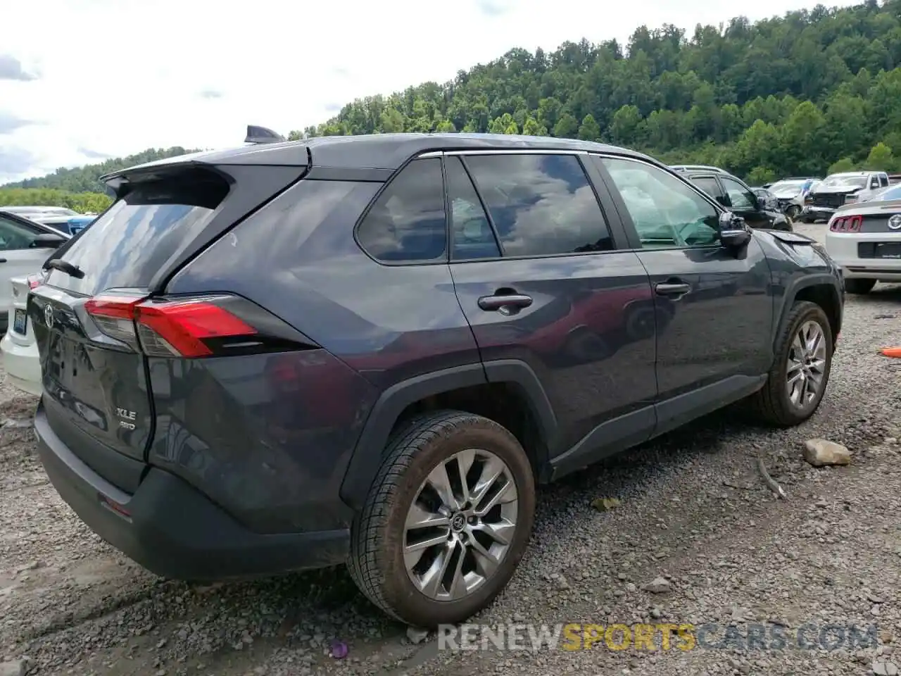 4 Photograph of a damaged car 2T3A1RFV1LW137246 TOYOTA RAV4 2020