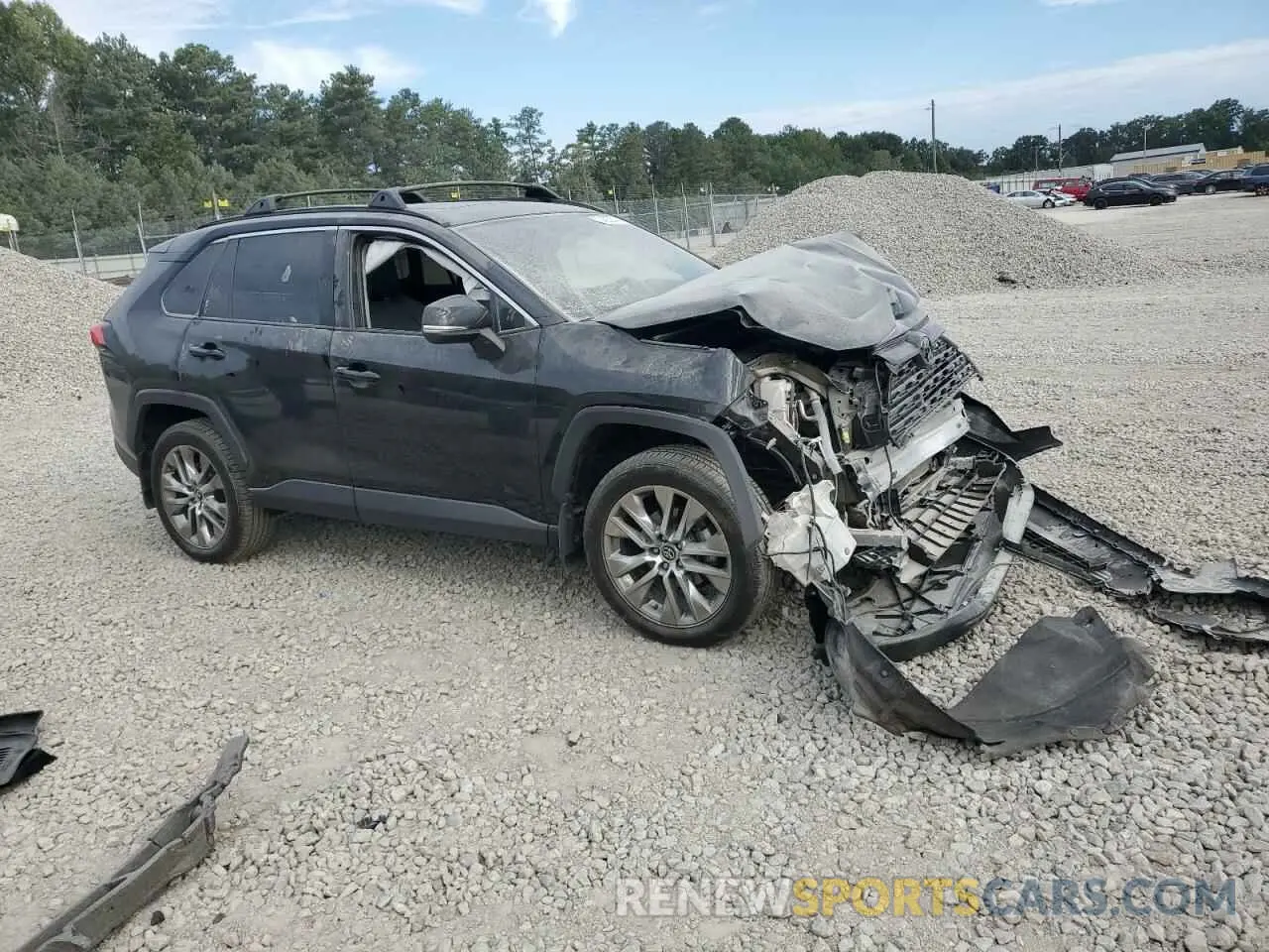 4 Photograph of a damaged car 2T3A1RFV2LW090003 TOYOTA RAV4 2020