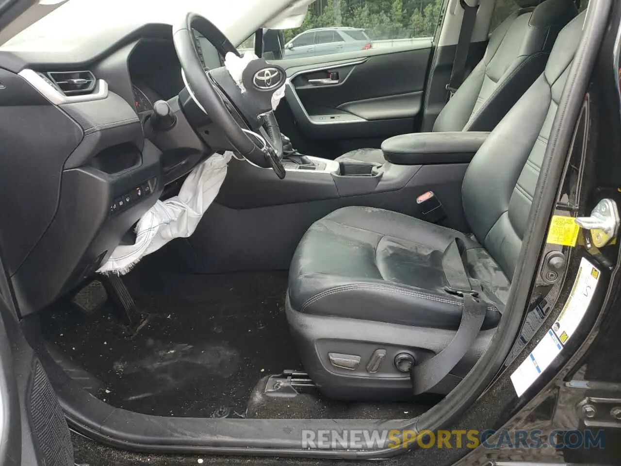 7 Photograph of a damaged car 2T3A1RFV2LW090003 TOYOTA RAV4 2020
