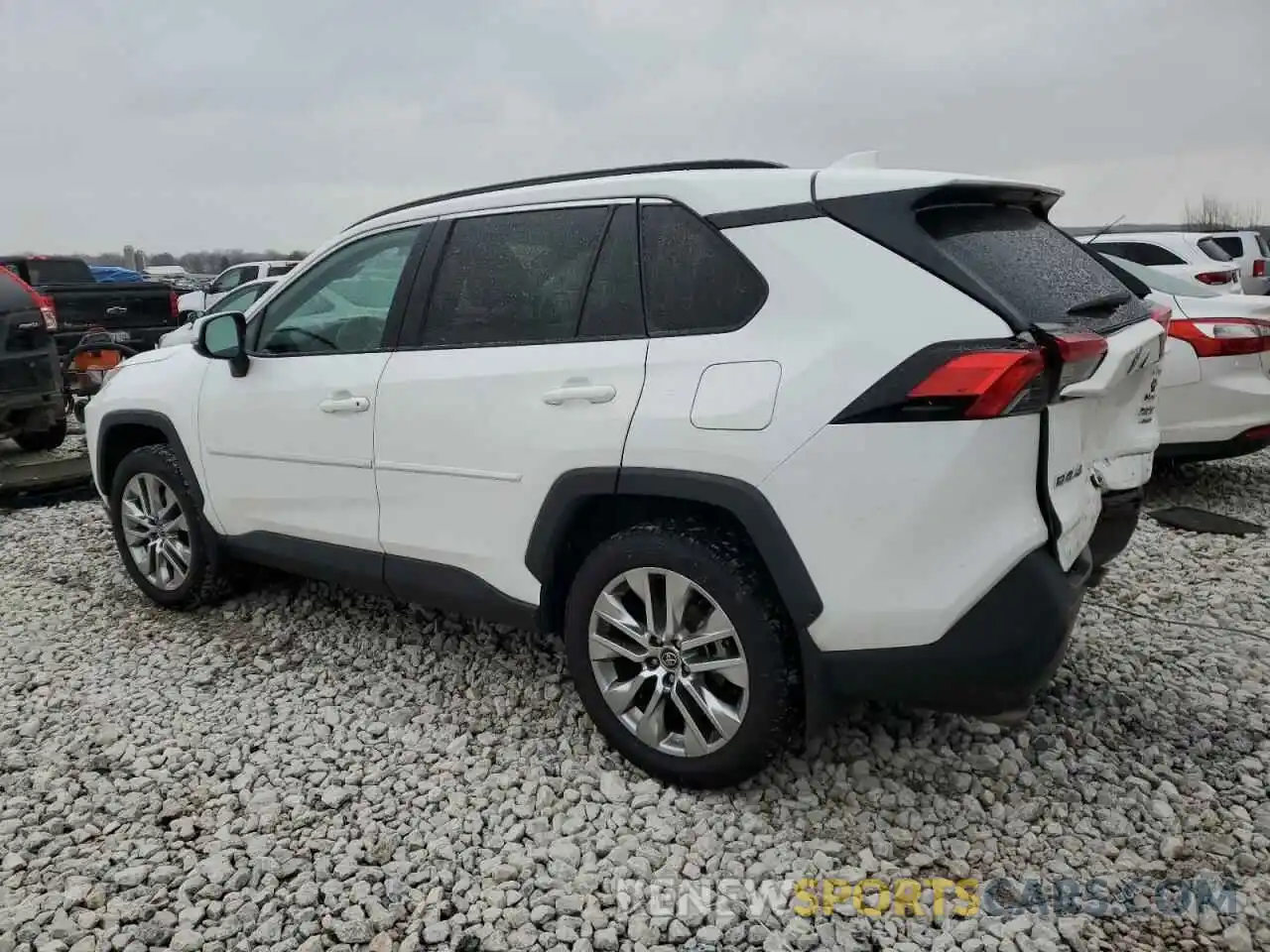 2 Photograph of a damaged car 2T3A1RFV2LW117233 TOYOTA RAV4 2020