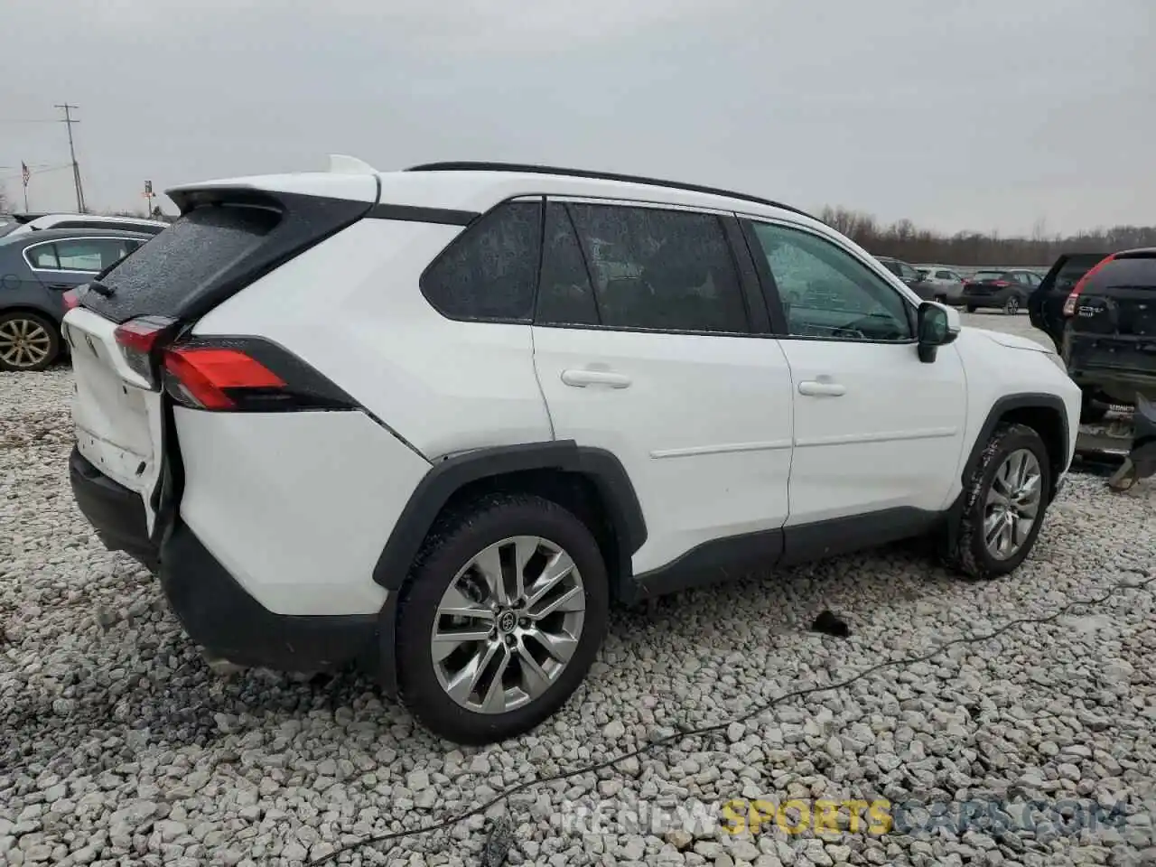 3 Photograph of a damaged car 2T3A1RFV2LW117233 TOYOTA RAV4 2020