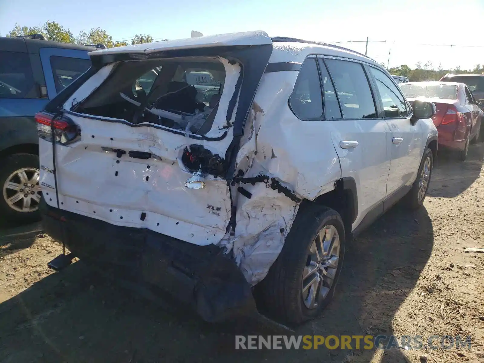 4 Photograph of a damaged car 2T3A1RFV3LC122717 TOYOTA RAV4 2020