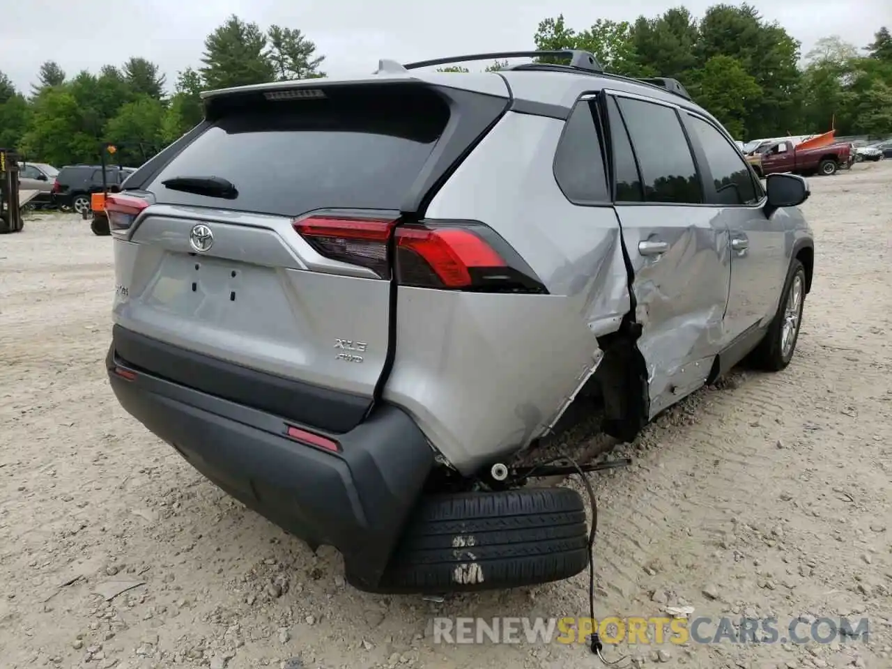 4 Photograph of a damaged car 2T3A1RFV3LW086008 TOYOTA RAV4 2020