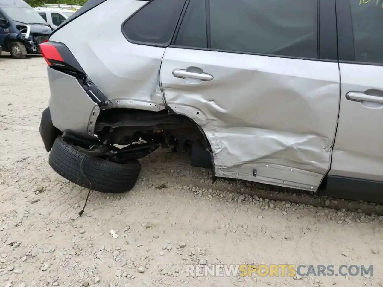 9 Photograph of a damaged car 2T3A1RFV3LW086008 TOYOTA RAV4 2020