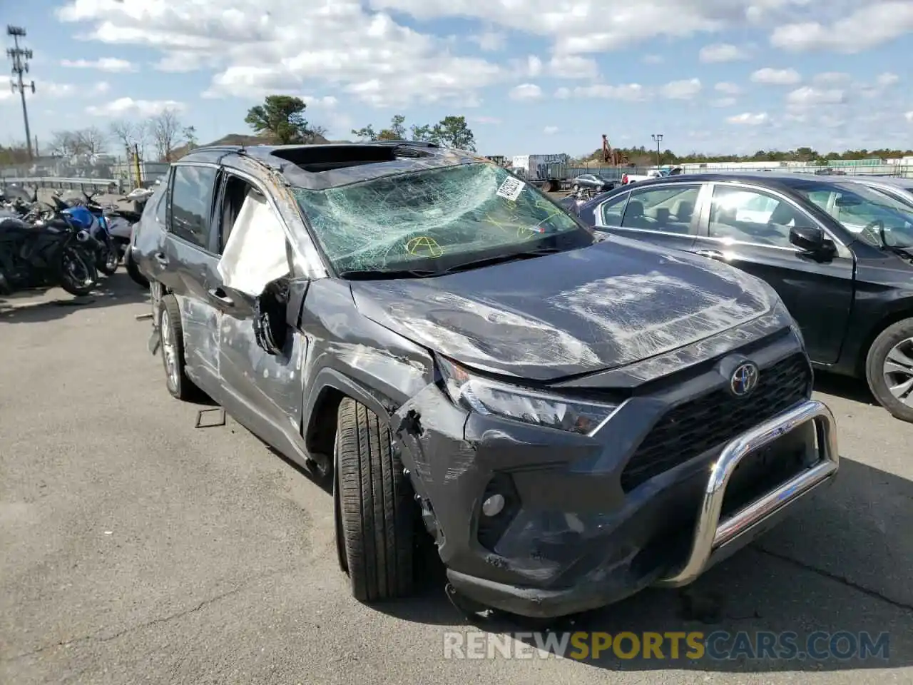 1 Photograph of a damaged car 2T3A1RFV3LW107827 TOYOTA RAV4 2020